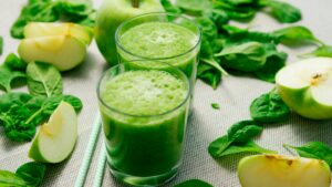 Lee más sobre el artículo Descubre los beneficios de los jugos detox verdes para tu salud